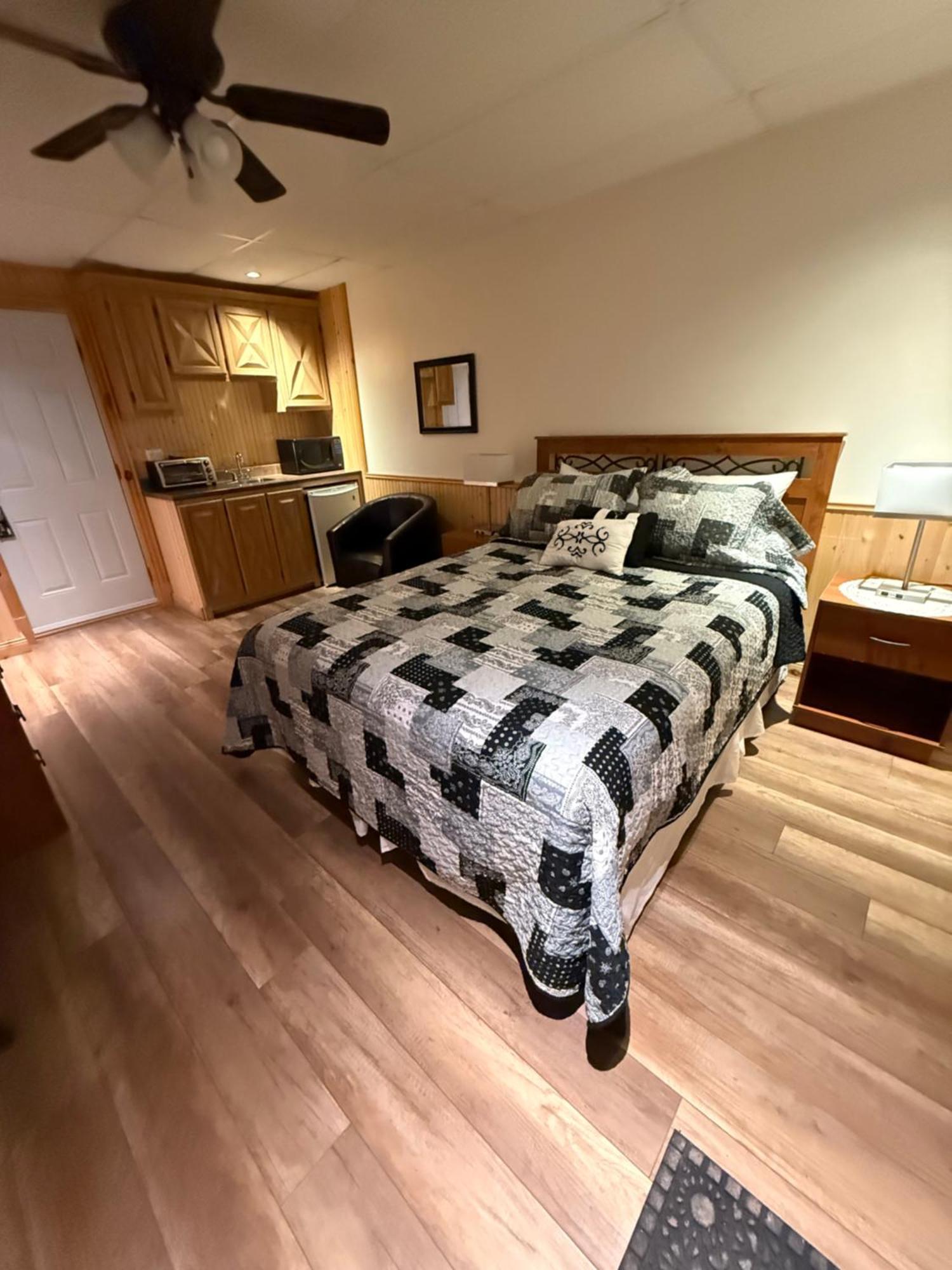 Sous La Croix 152725 Hotel 2*