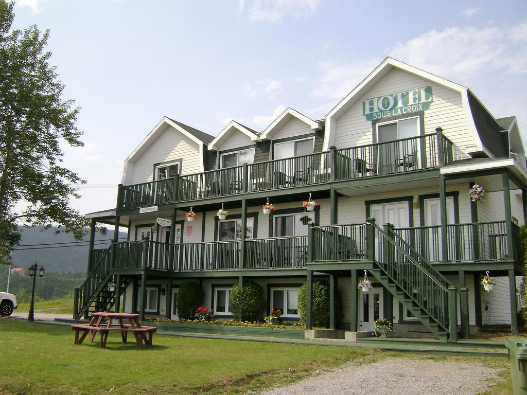 Sous La Croix 152725 Hotel 2*