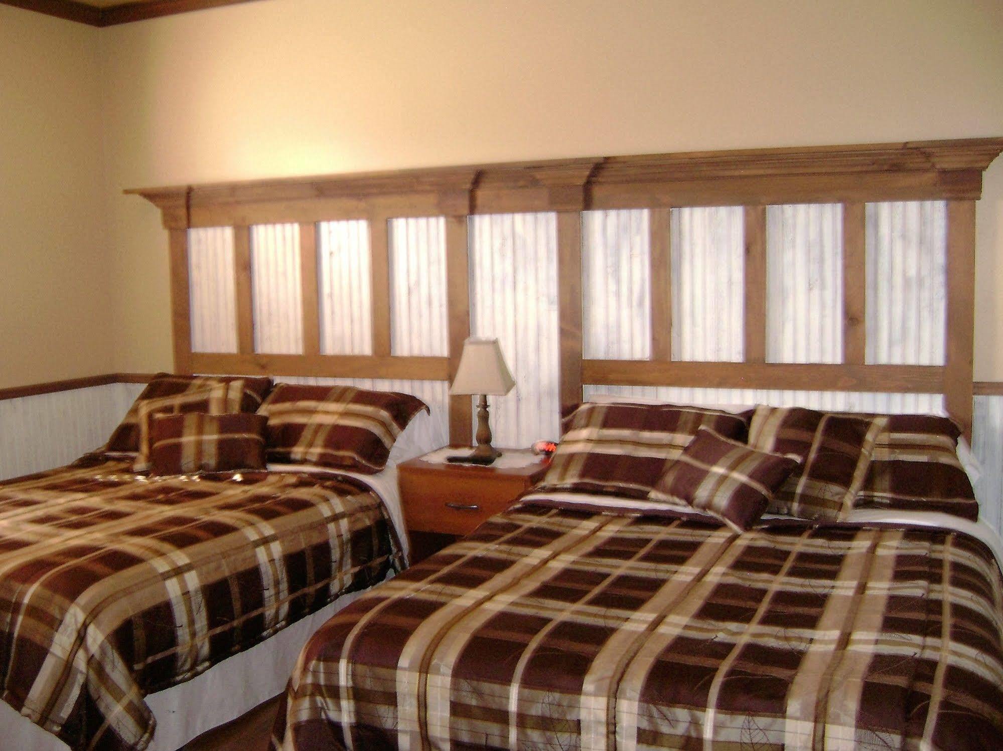 Sous La Croix 152725 Hotel